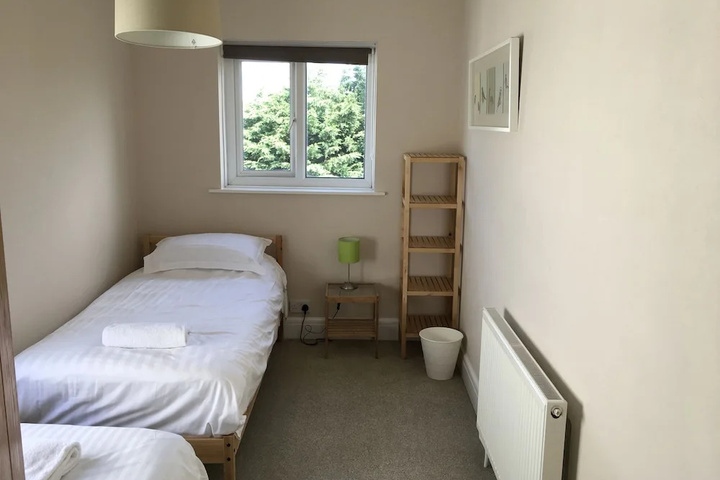 Room 5 of 16