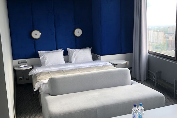 Room 4 of 49