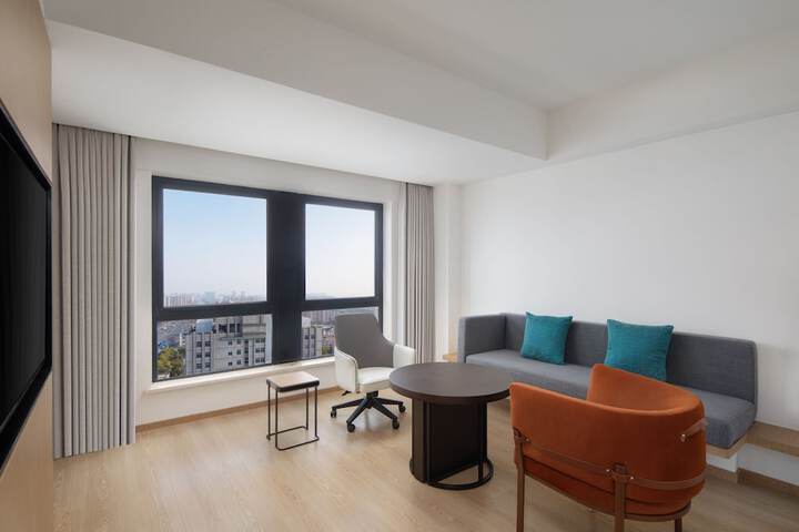 Room 8 of 20