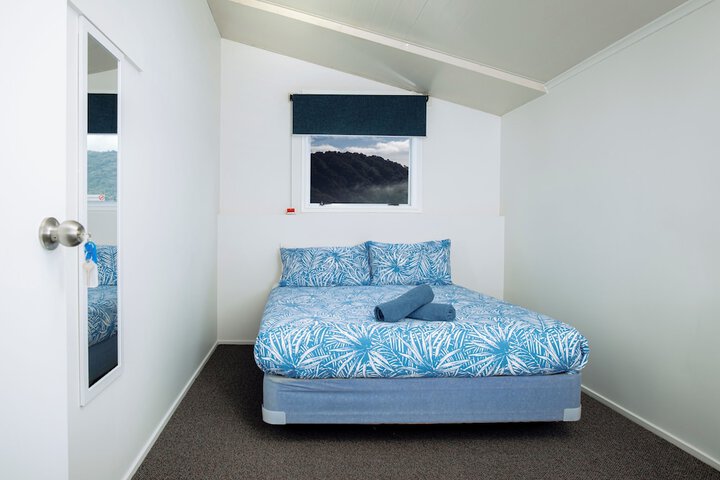 Room 6 of 18