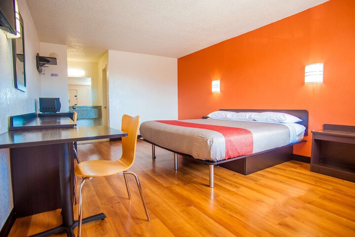 1 King Bed (2 of 5)