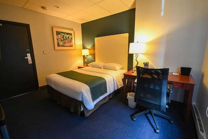 Room 6 of 65