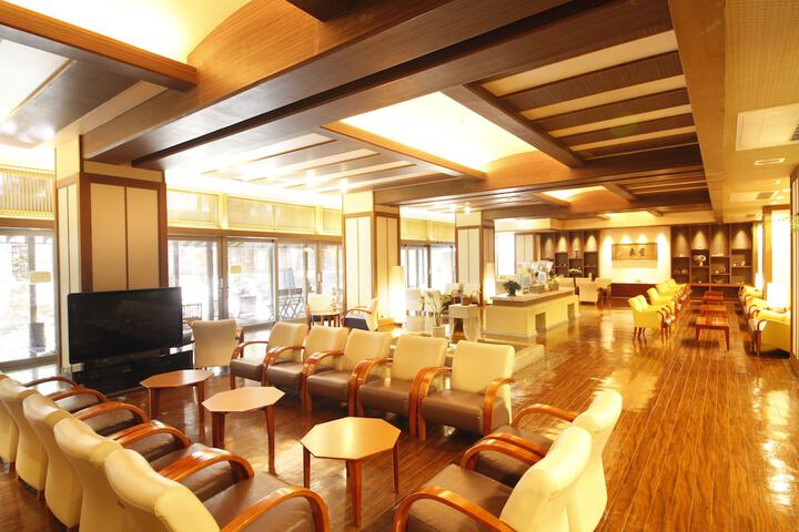 Entrance & Lobby