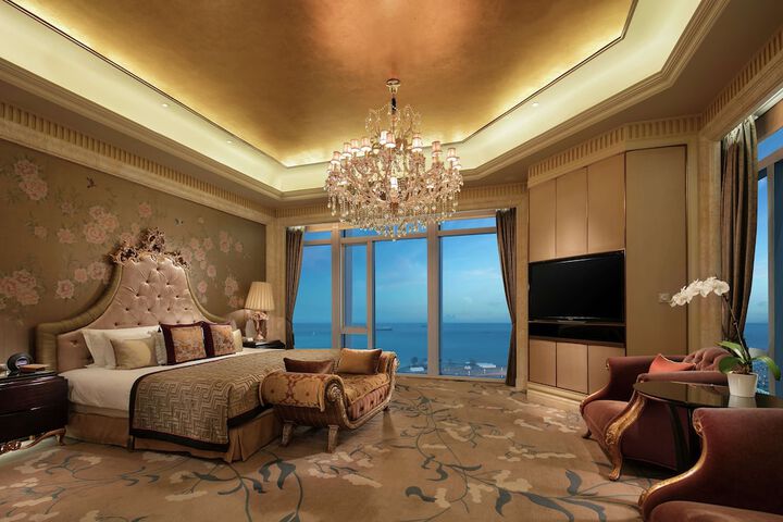 Room 18 of 68