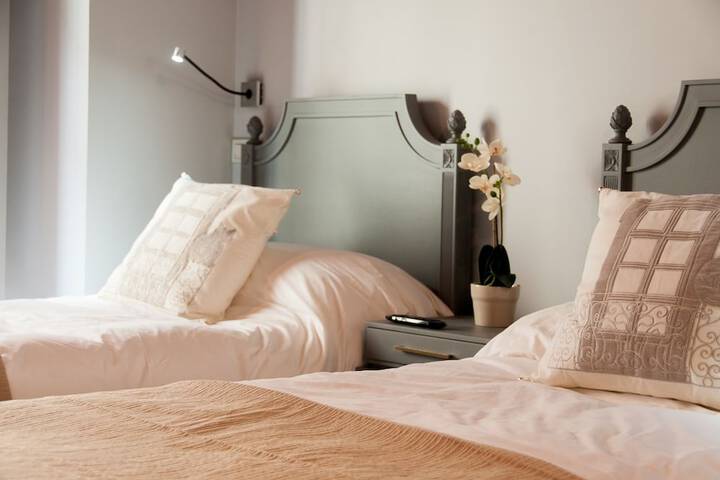 Room 10 of 80