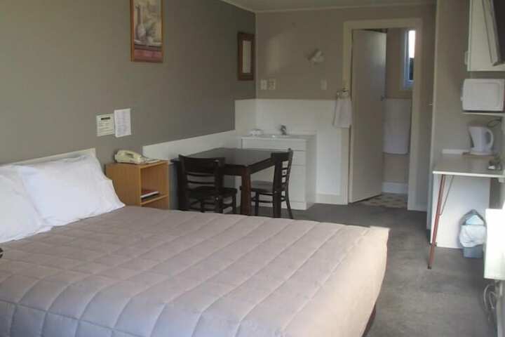 Room 7 of 33
