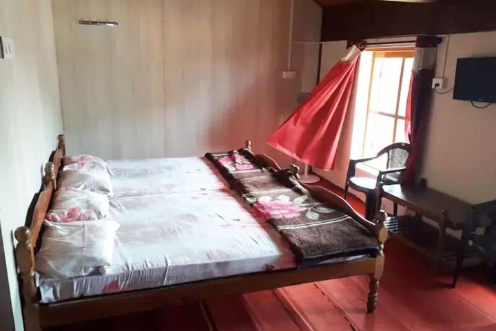 Room 4 of 11