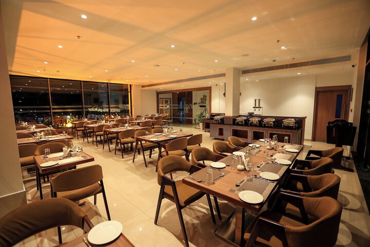 Dining 43 of 61