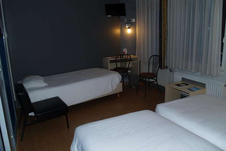 Room 12 of 38