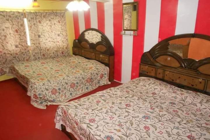 Room 9 of 13