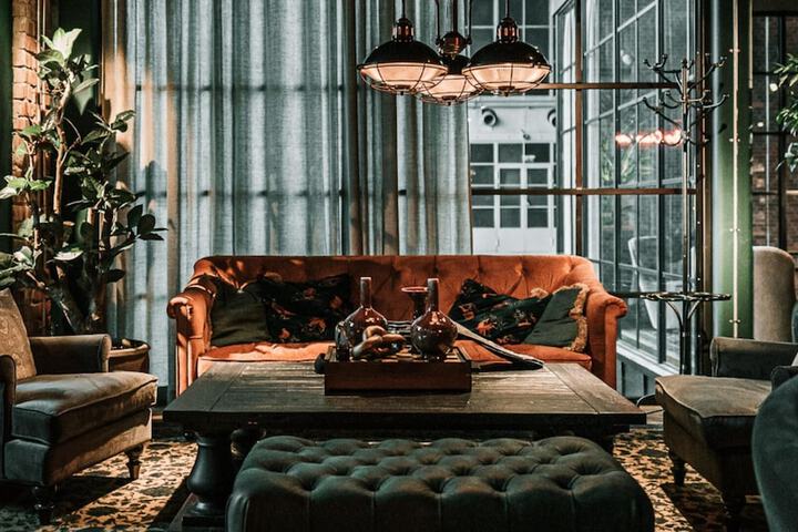 Lounge 76 of 100