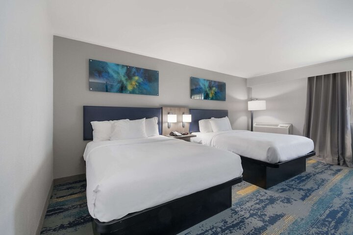 1 Queen Bed Accessible (4 of 24)