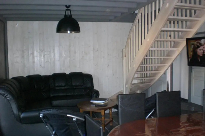 Room 6 of 10