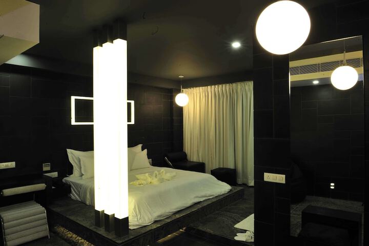 Room 9 of 60