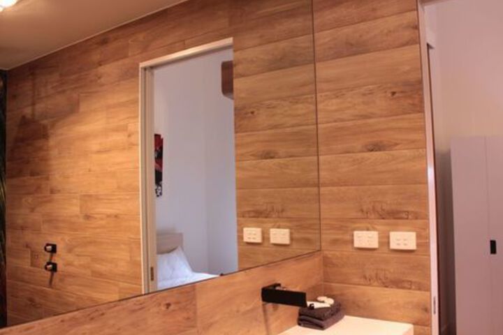 Room 10 of 18