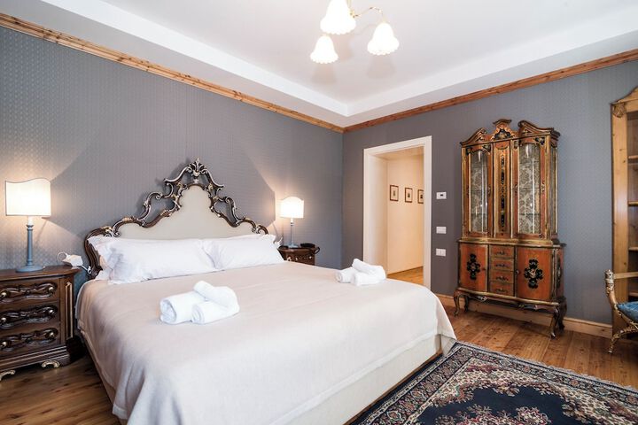 Room 9 of 36