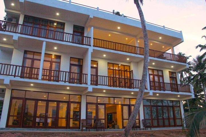 Savenrose Beach Villa