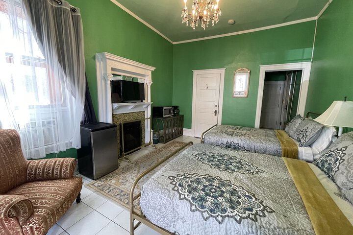 Room 3 of 90