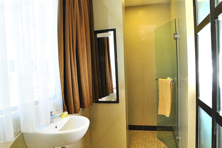 Room 15 of 28