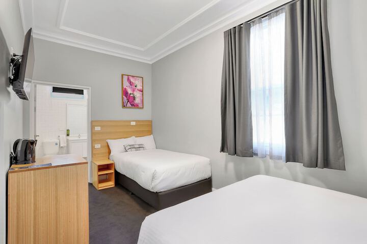 Room 7 of 48