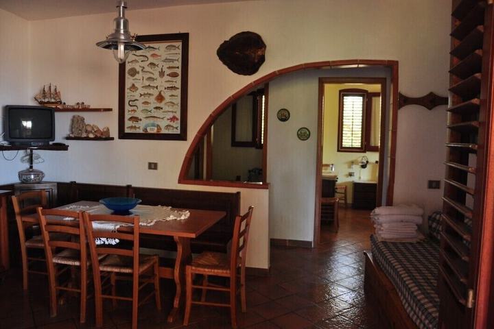 Room 4 of 6