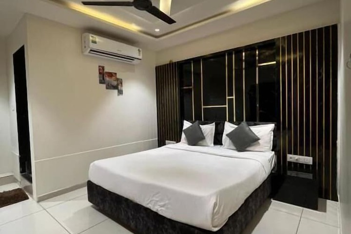 Room 2 of 7