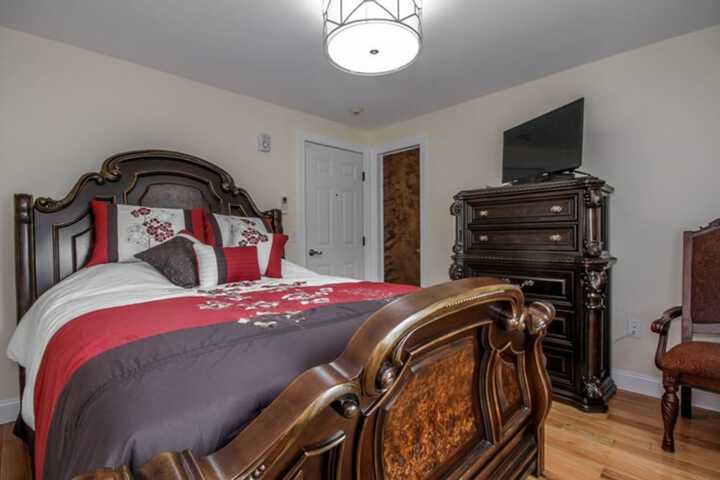 Room 9 of 32