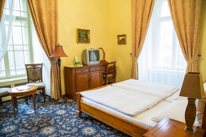 Room 10 of 40