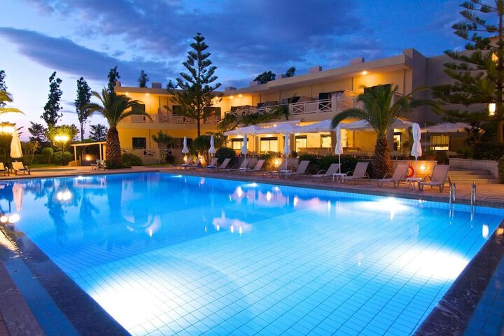 Pool 18 of 44