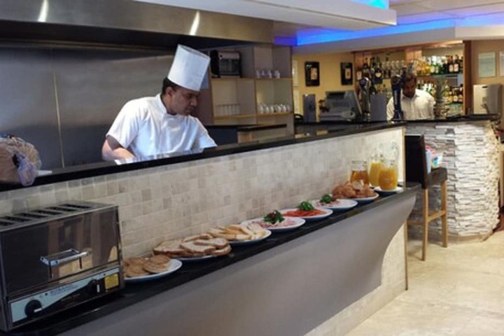Breakfast/Coffee Service 36 of 60