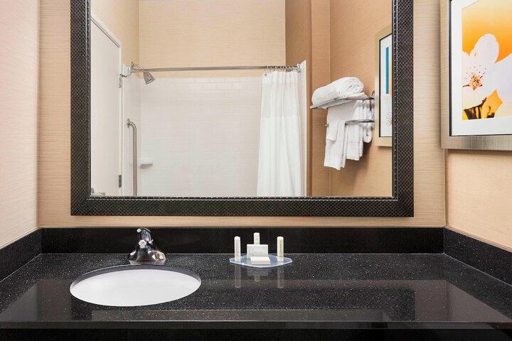 Accessible 2 Queen Accessible Roll in Shower Microwave and Refrigerator Full Breakfast (1 of 5)