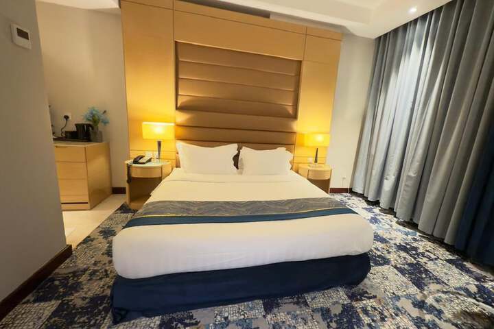 Room 17 of 40