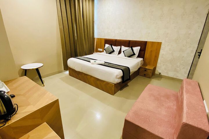 Room 4 of 24