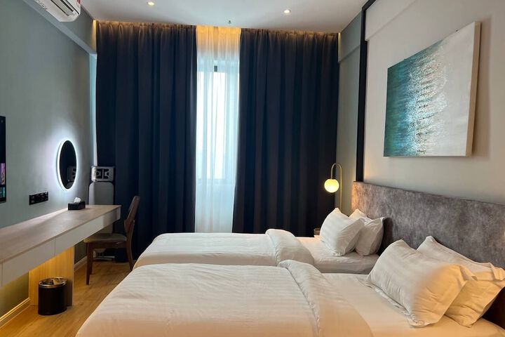 Room 27 of 34
