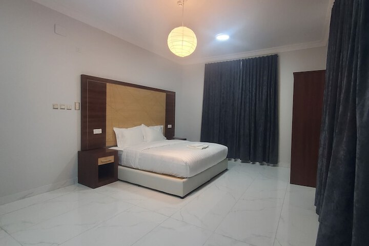 Room 7 of 11