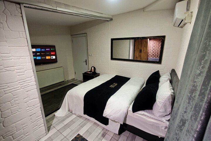 Room 16 of 71