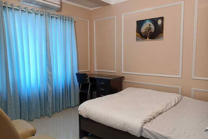 Room 9 of 19