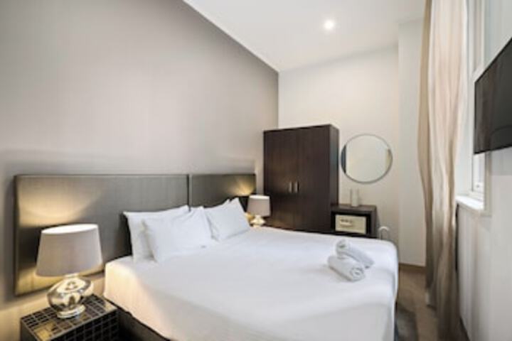 Room 43 of 318