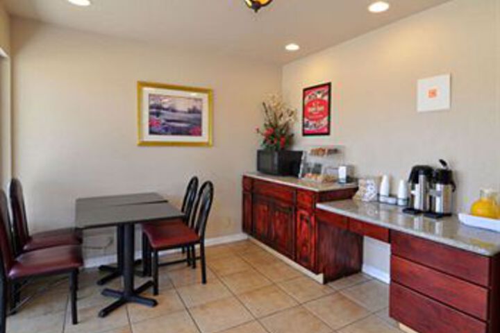 Breakfast/Coffee Service 10 of 12