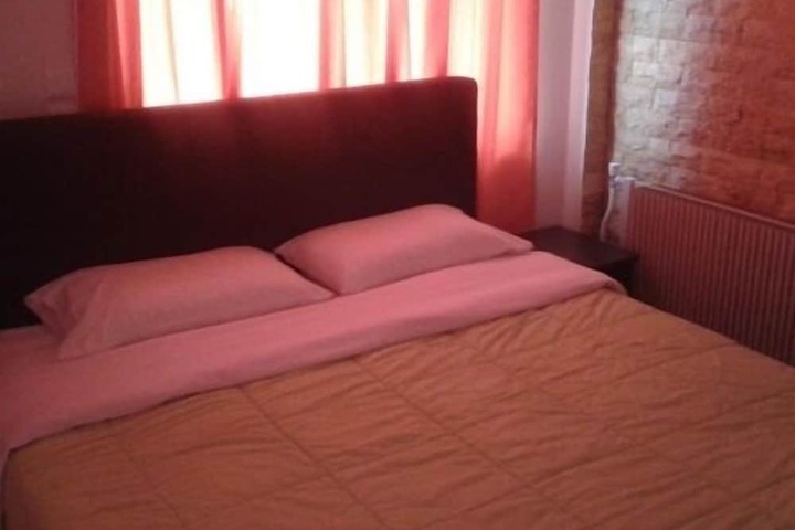 Room 3 of 90