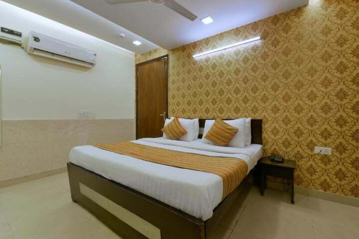 Room 12 of 37