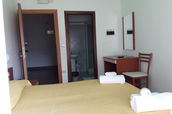 Room 8 of 67