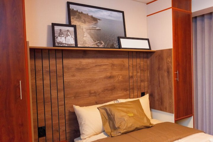 Room 8 of 37