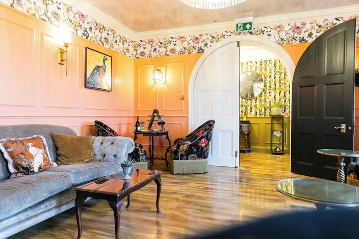 Lounge 204 of 240