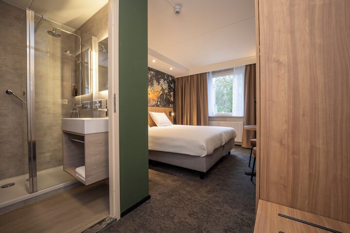 Room 12 of 41