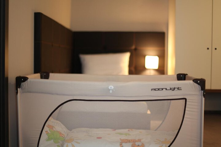 Room 11 of 37