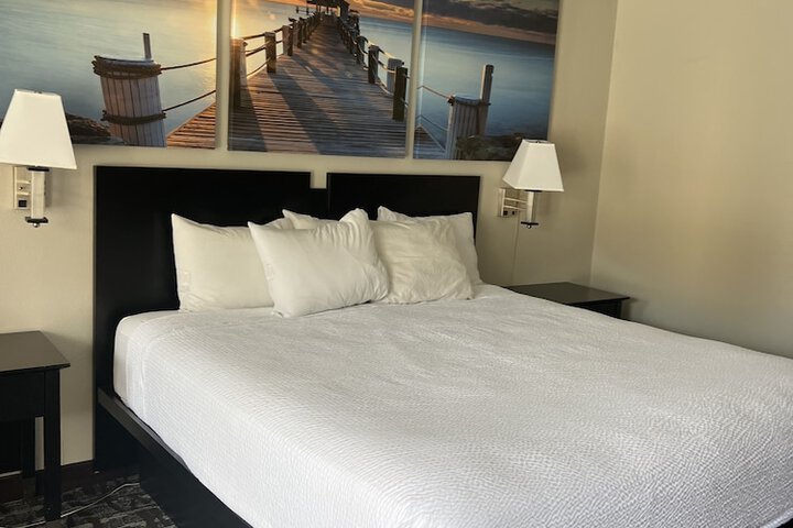 1 King Bed (6 of 34)