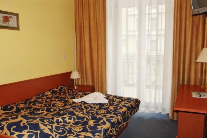 Room 11 of 26