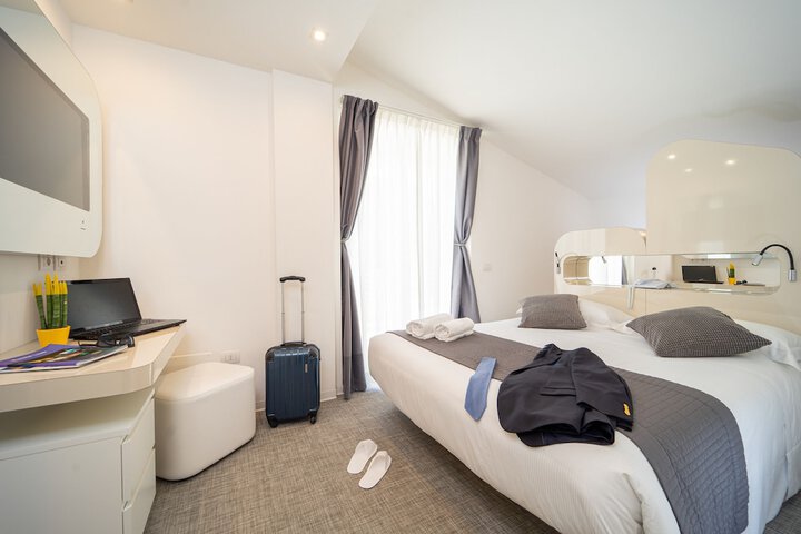 Room 4 of 55
