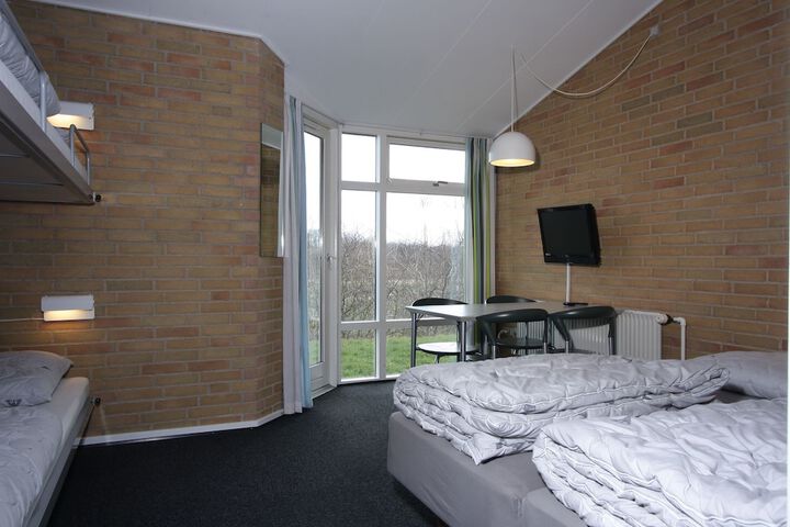 Room 4 of 38